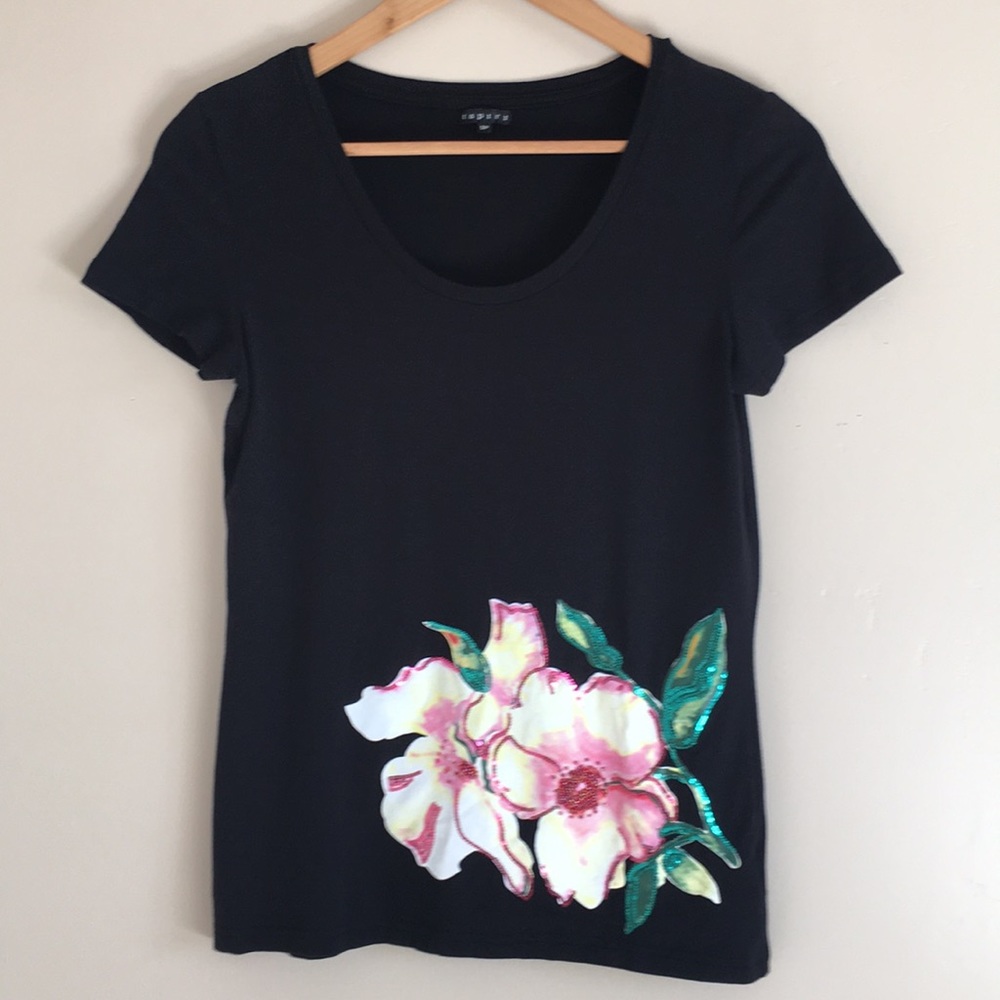 Ispiri | Black Tee, Tropical Hawaiian Flower